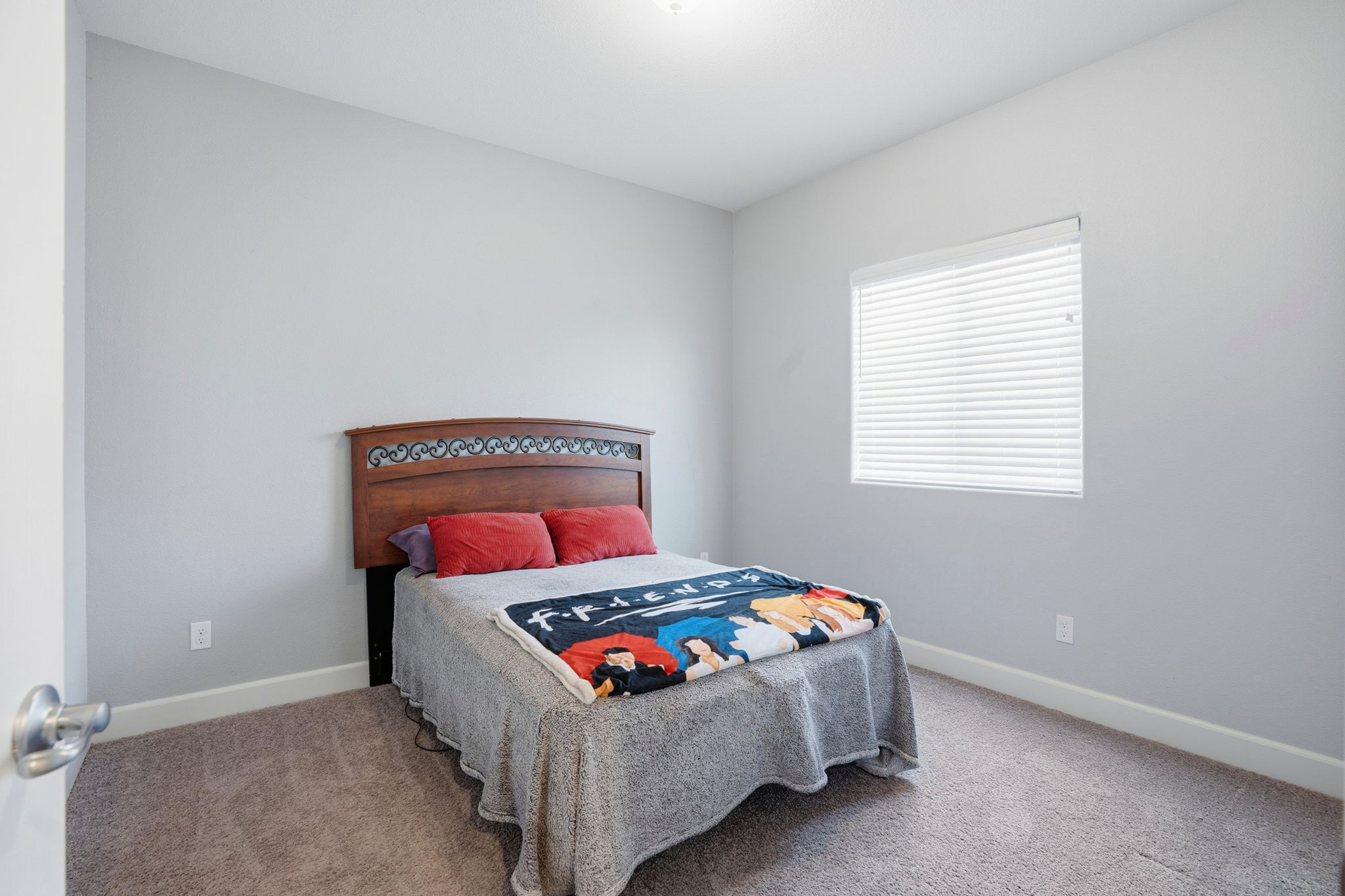 019_F8_618 Machado St