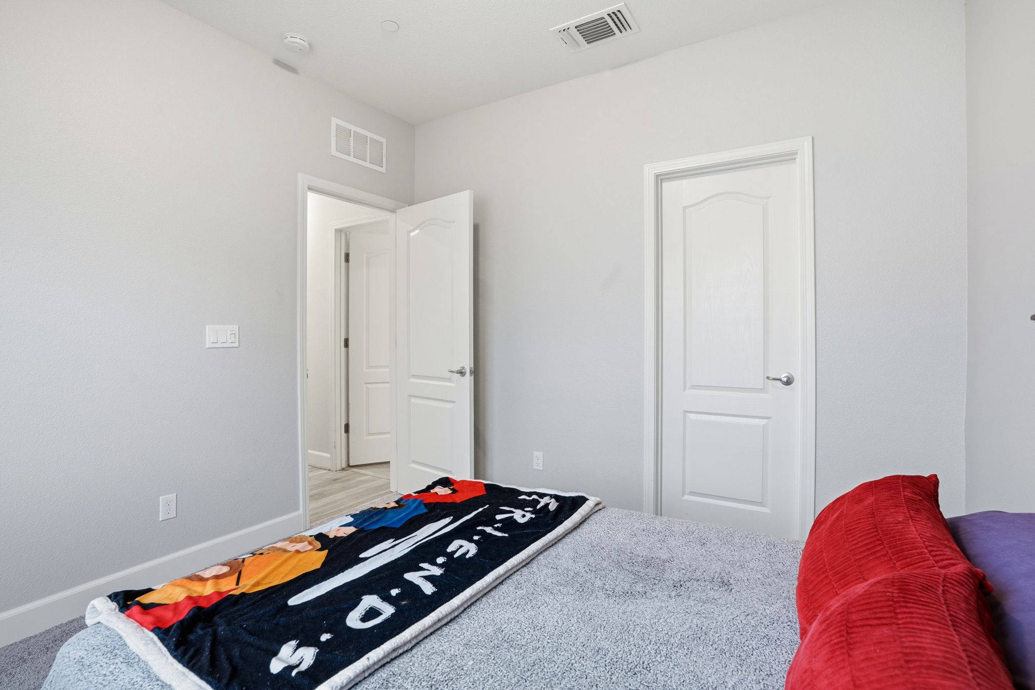 020_F8_618 Machado St