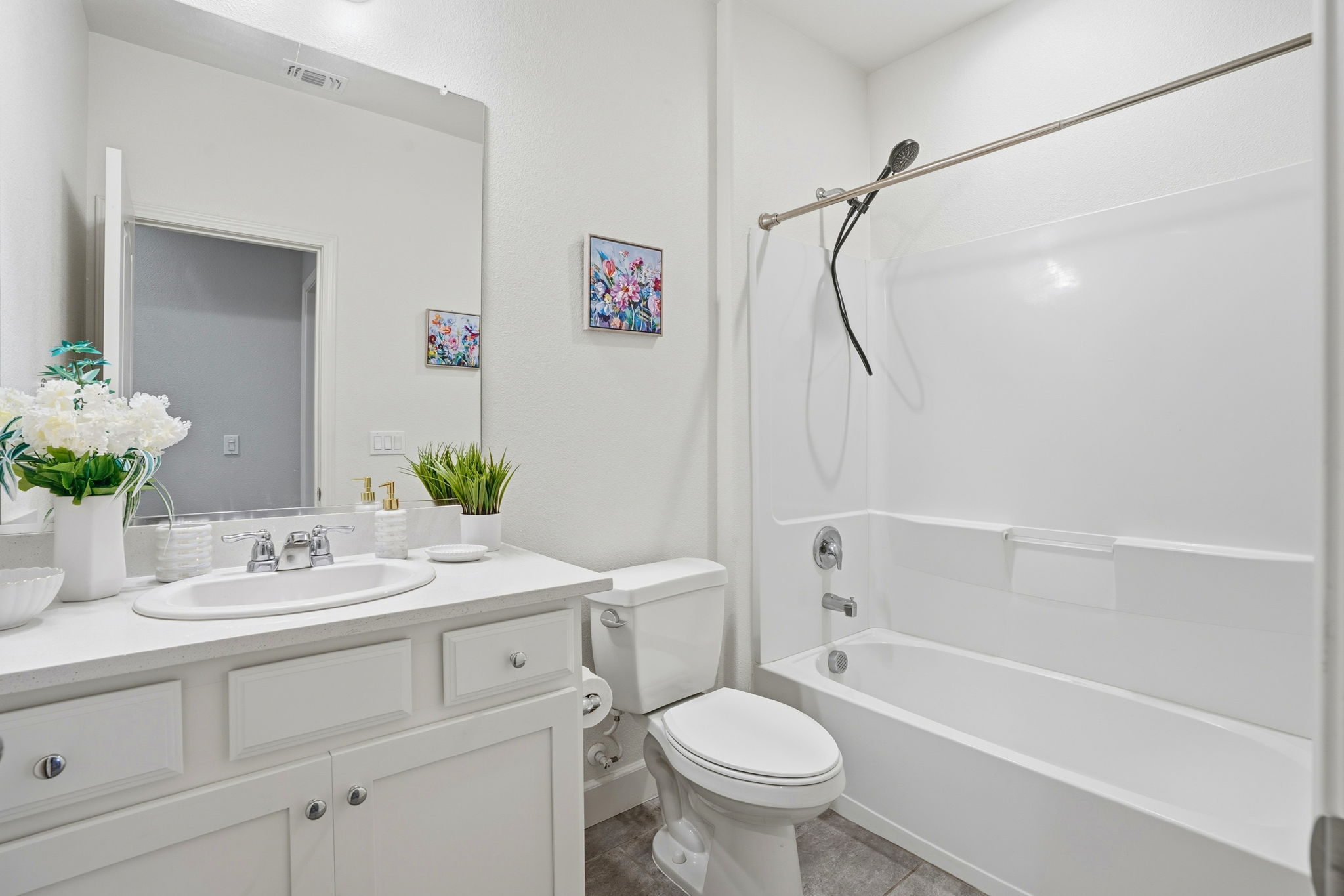 025_F8_618 Machado St