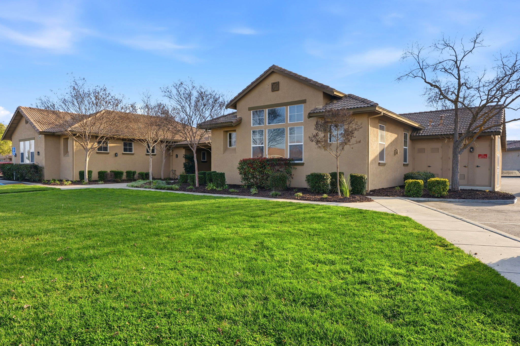 046_F8_618 Machado St