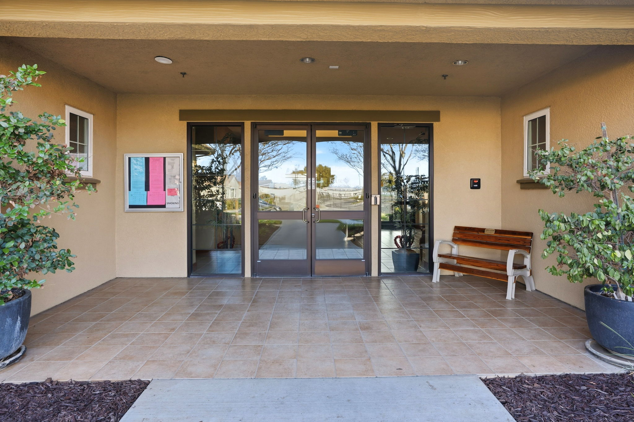 047_F8_618 Machado St