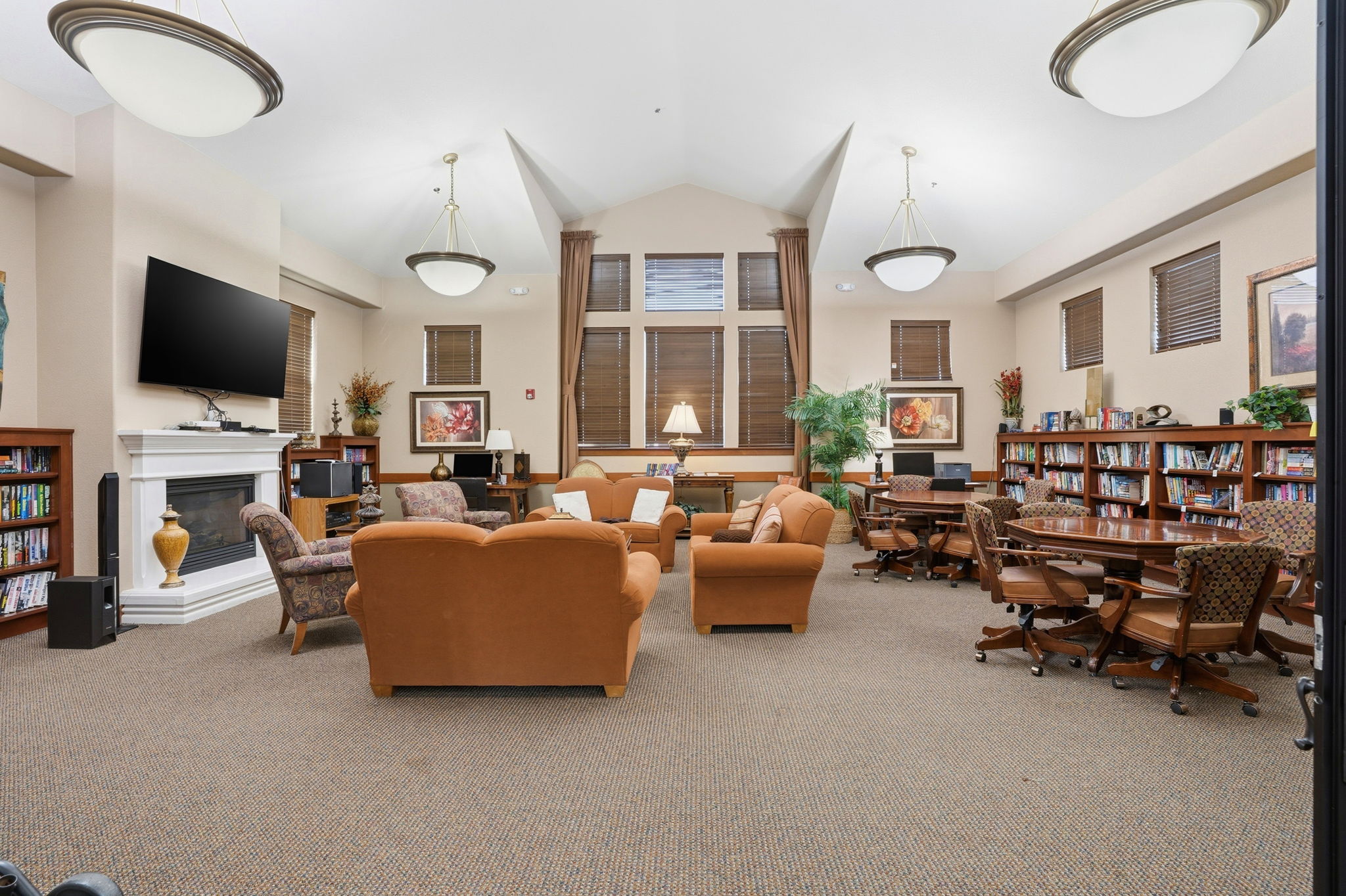 049_F8_618 Machado St