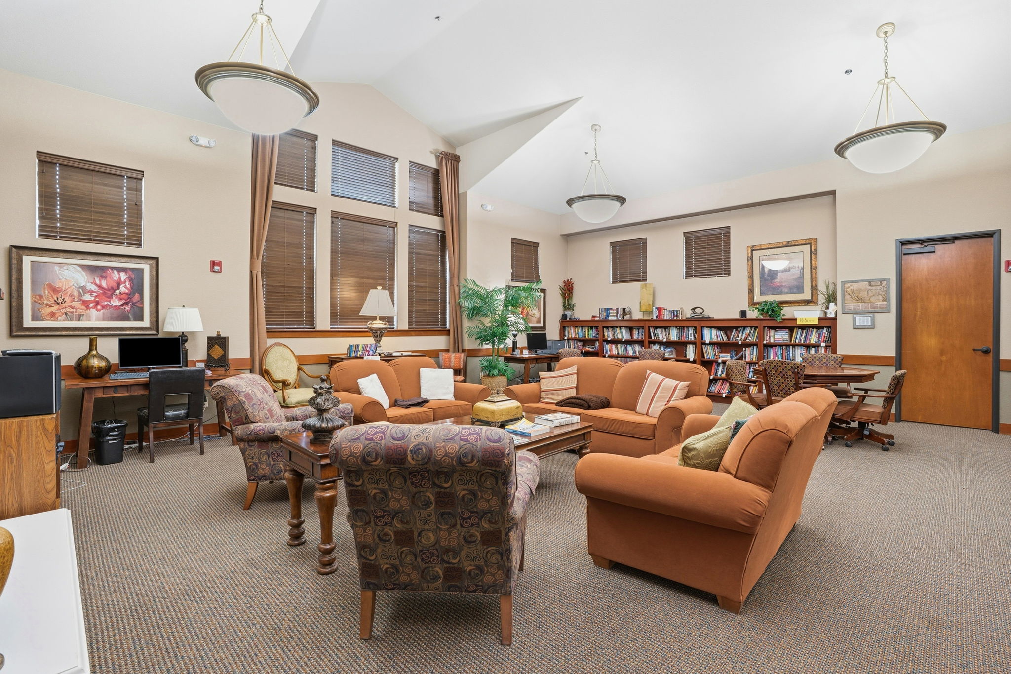 050_F8_618 Machado St