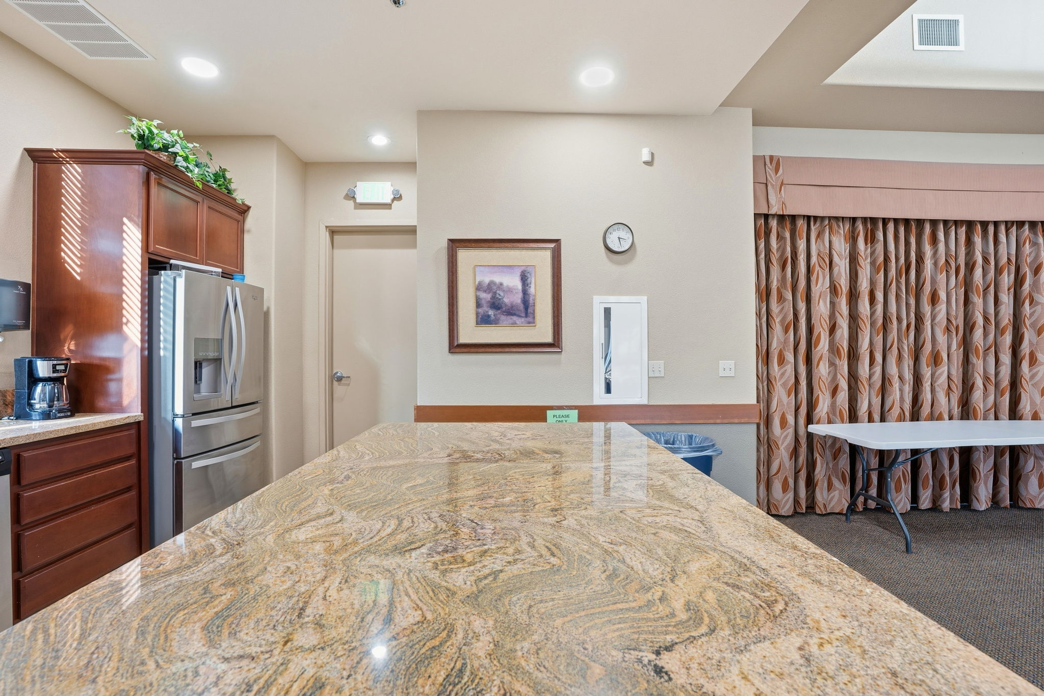 054_F8_618 Machado St