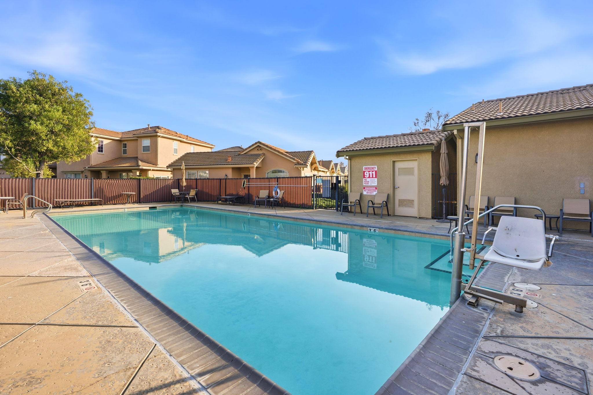 069_F8_618 Machado St