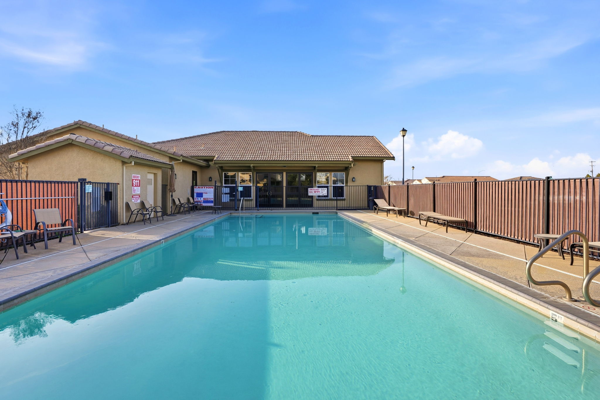 070_F8_618 Machado St