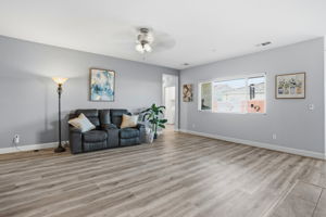 009_F8_618 Machado St