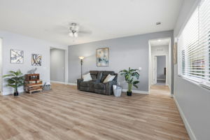 010_F8_618 Machado St