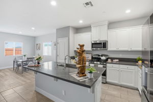 013_F8_618 Machado St