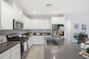 014_F8_618 Machado St