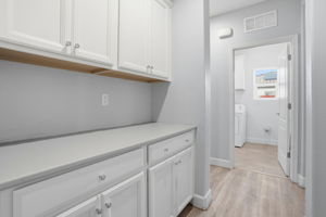 032_F8_618 Machado St