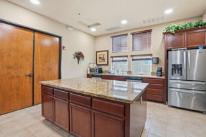 053_F8_618 Machado St