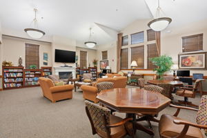 055_F8_618 Machado St