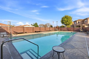 067_F8_618 Machado St