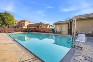 069_F8_618 Machado St