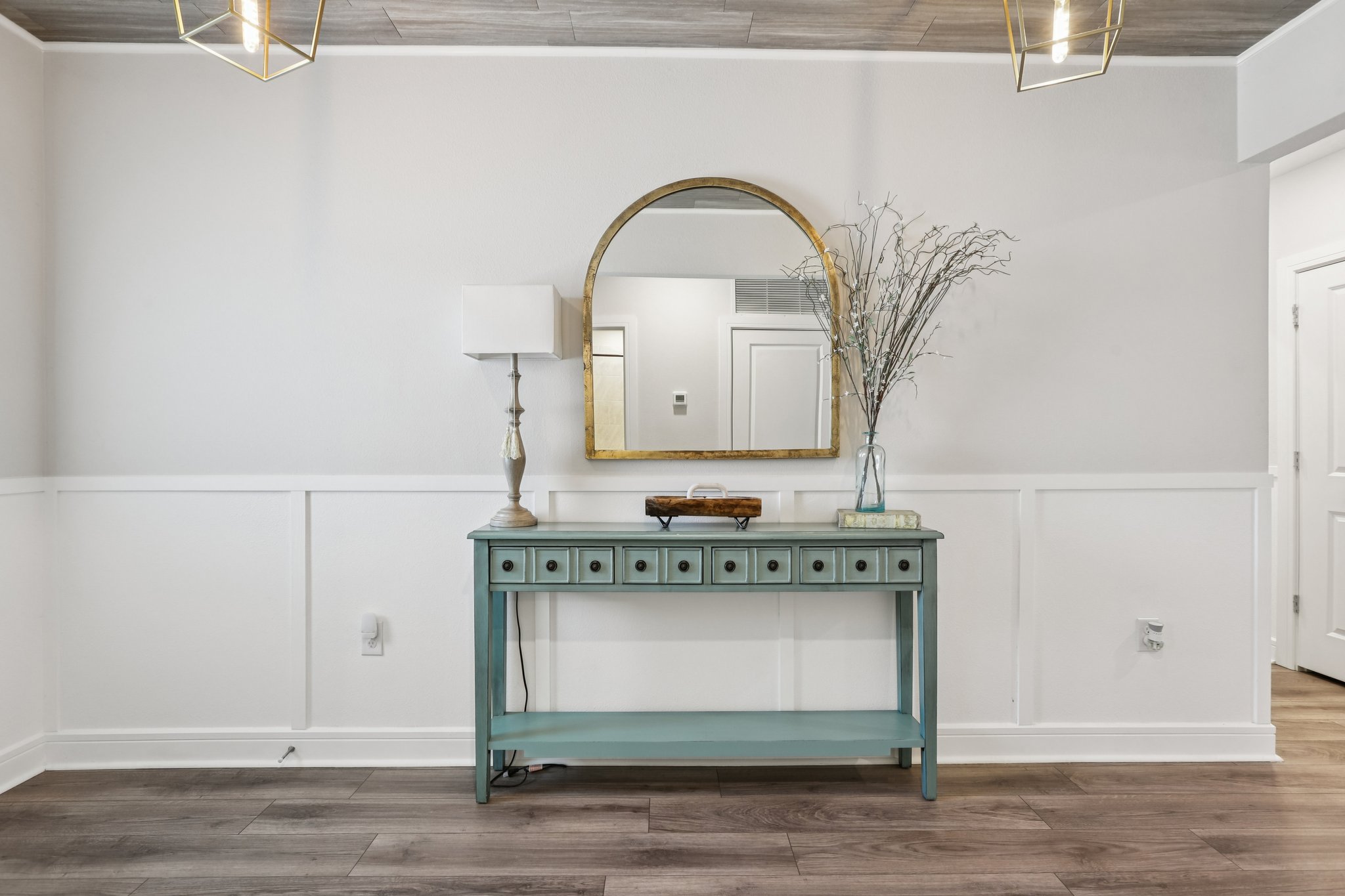 Dutton Dr-S1701-006.jpg