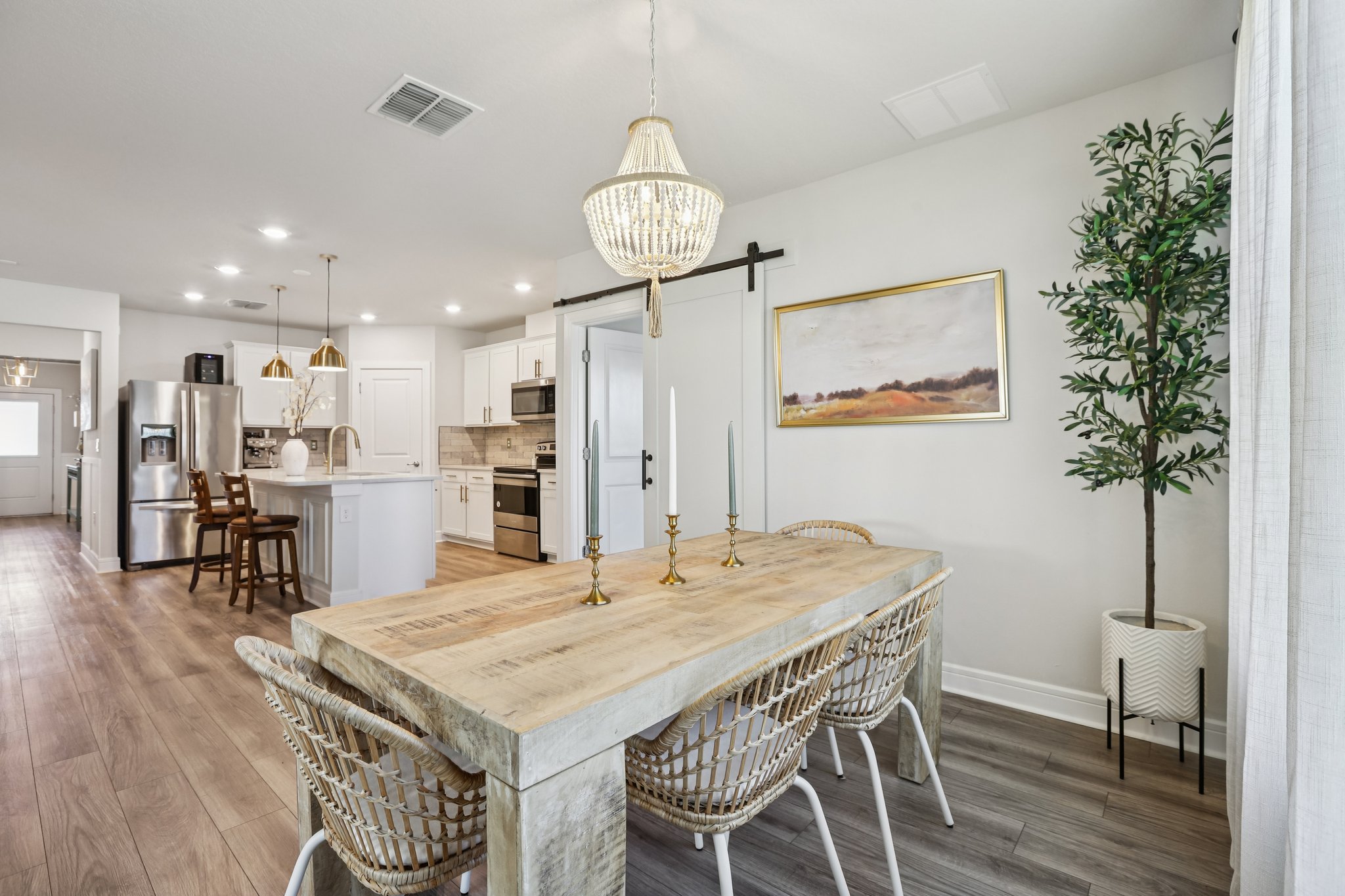 Dutton Dr-S1701-014.jpg