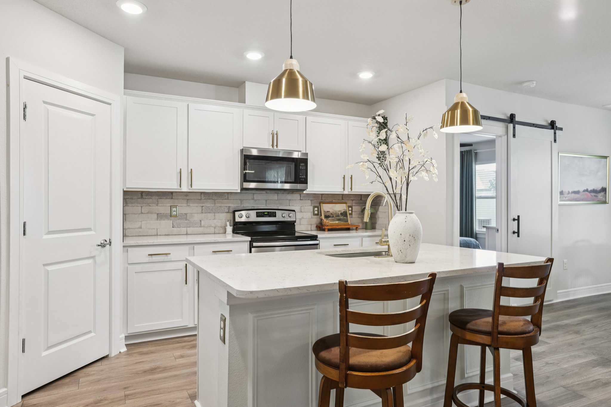 Dutton Dr-S1701-017.jpg