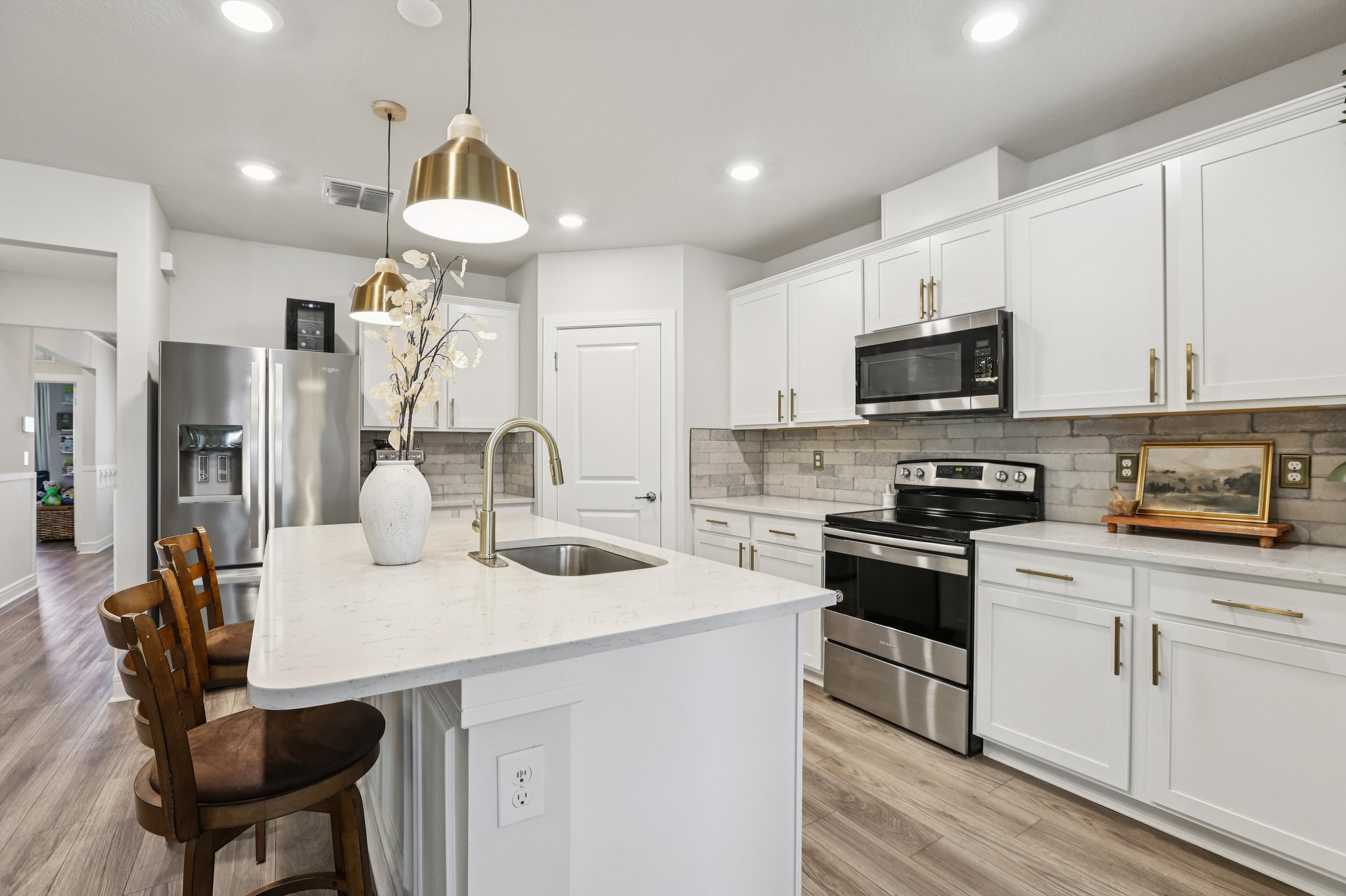 Dutton Dr-S1701-020.jpg