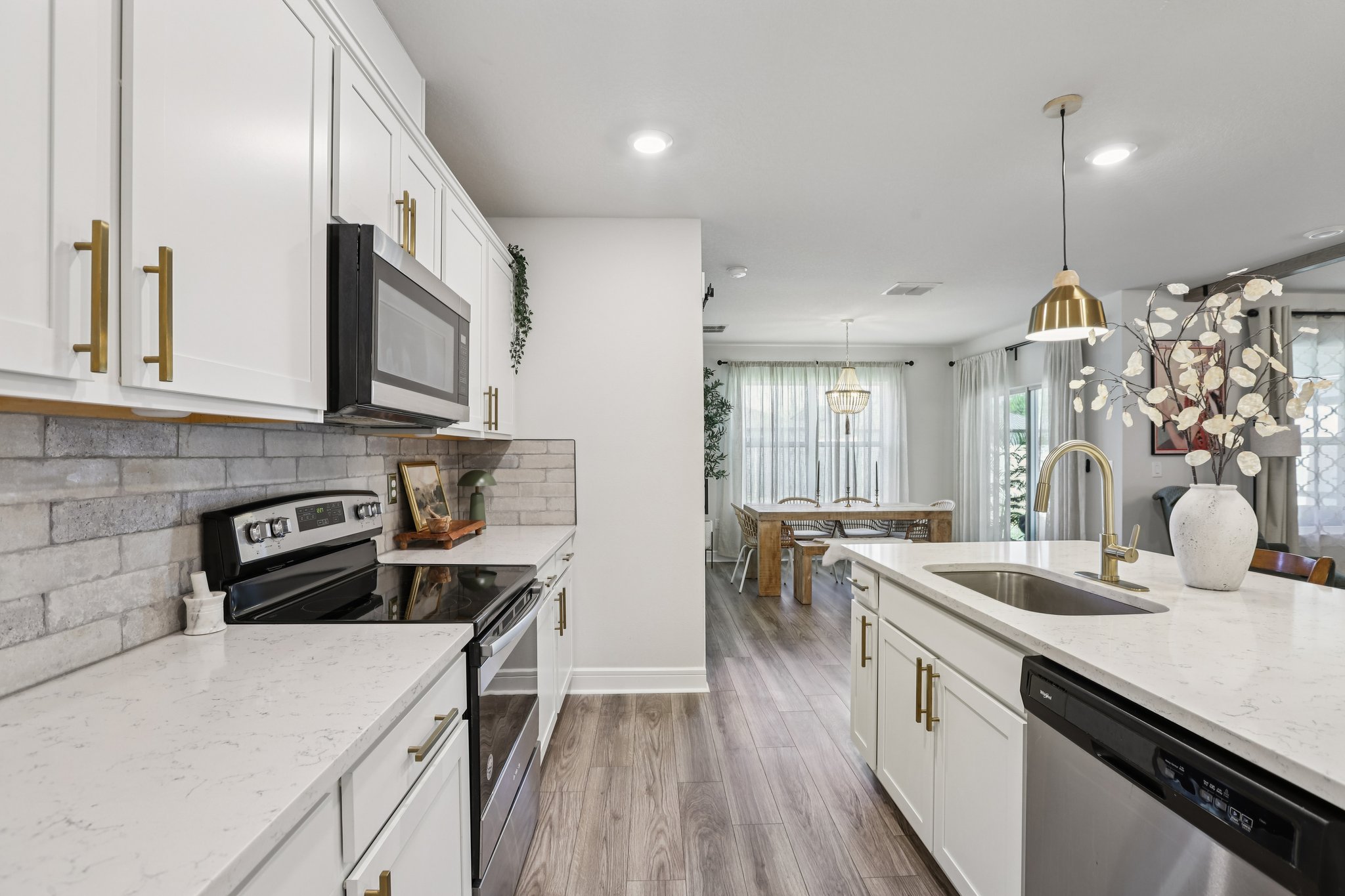 Dutton Dr-S1701-022.jpg