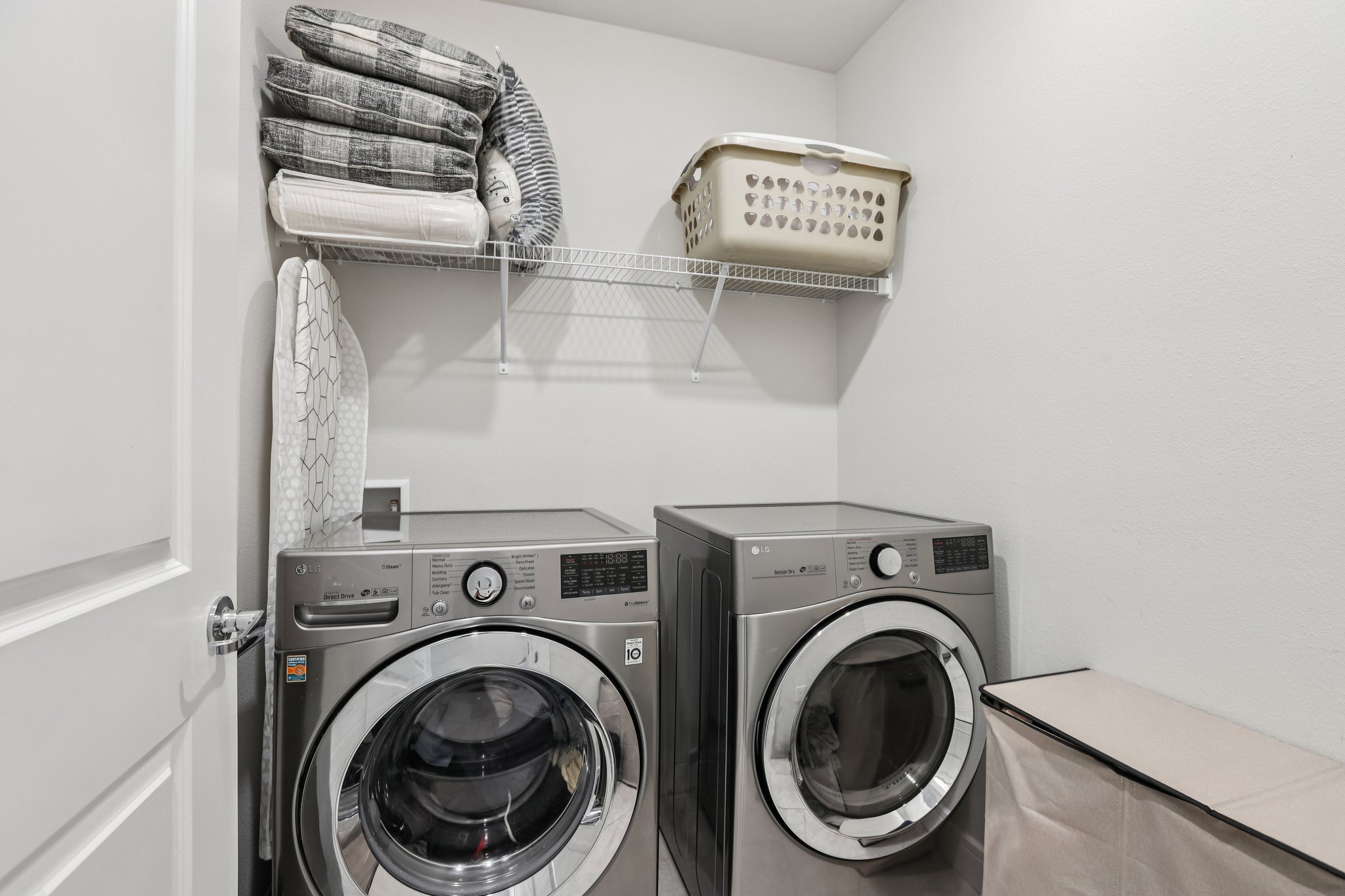 Dutton Dr-S1701-030.jpg