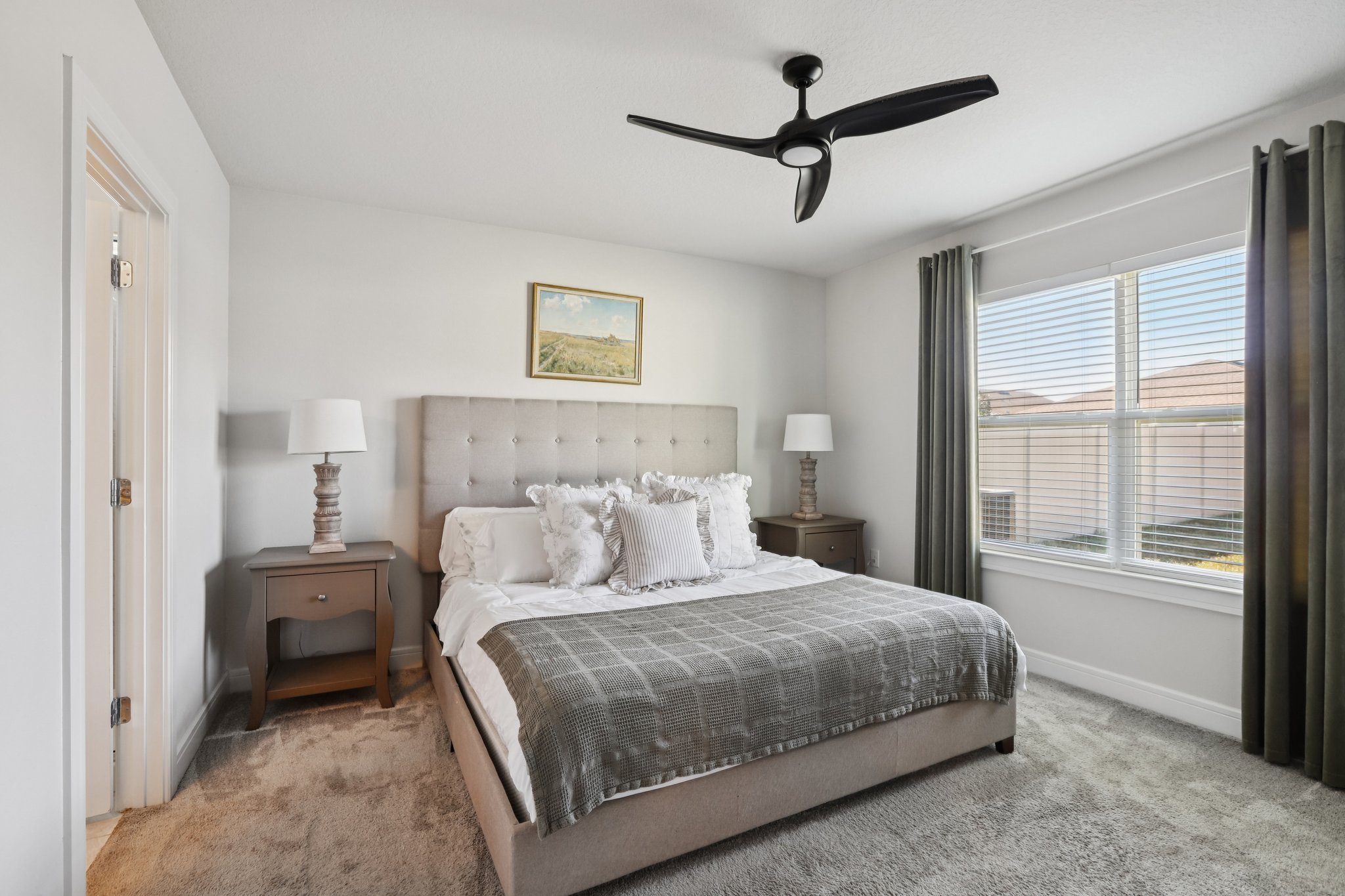 Dutton Dr-S1701-032.jpg