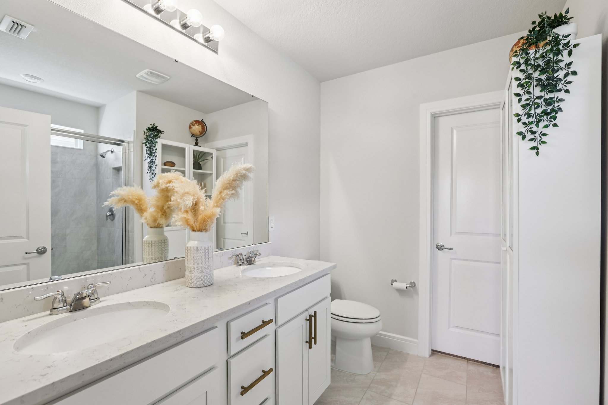 Dutton Dr-S1701-035.jpg