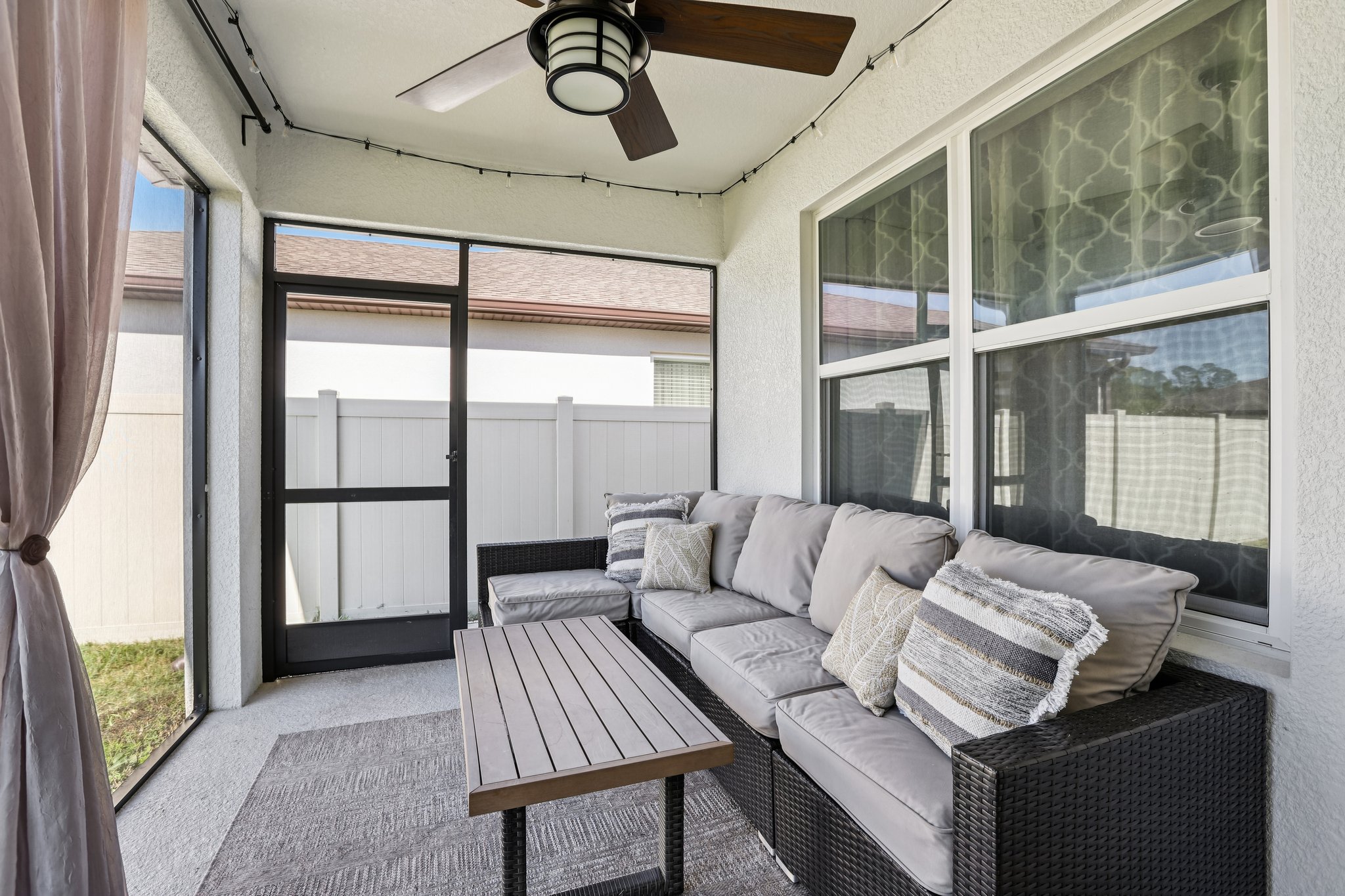 Dutton Dr-S1701-038.jpg