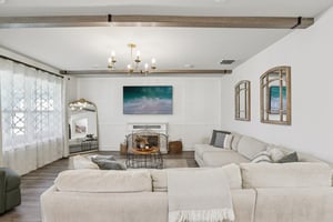 Dutton Dr-S1701-008.jpg