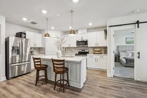 Dutton Dr-S1701-019.jpg