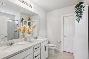 Dutton Dr-S1701-035.jpg