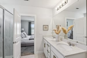 Dutton Dr-S1701-036.jpg