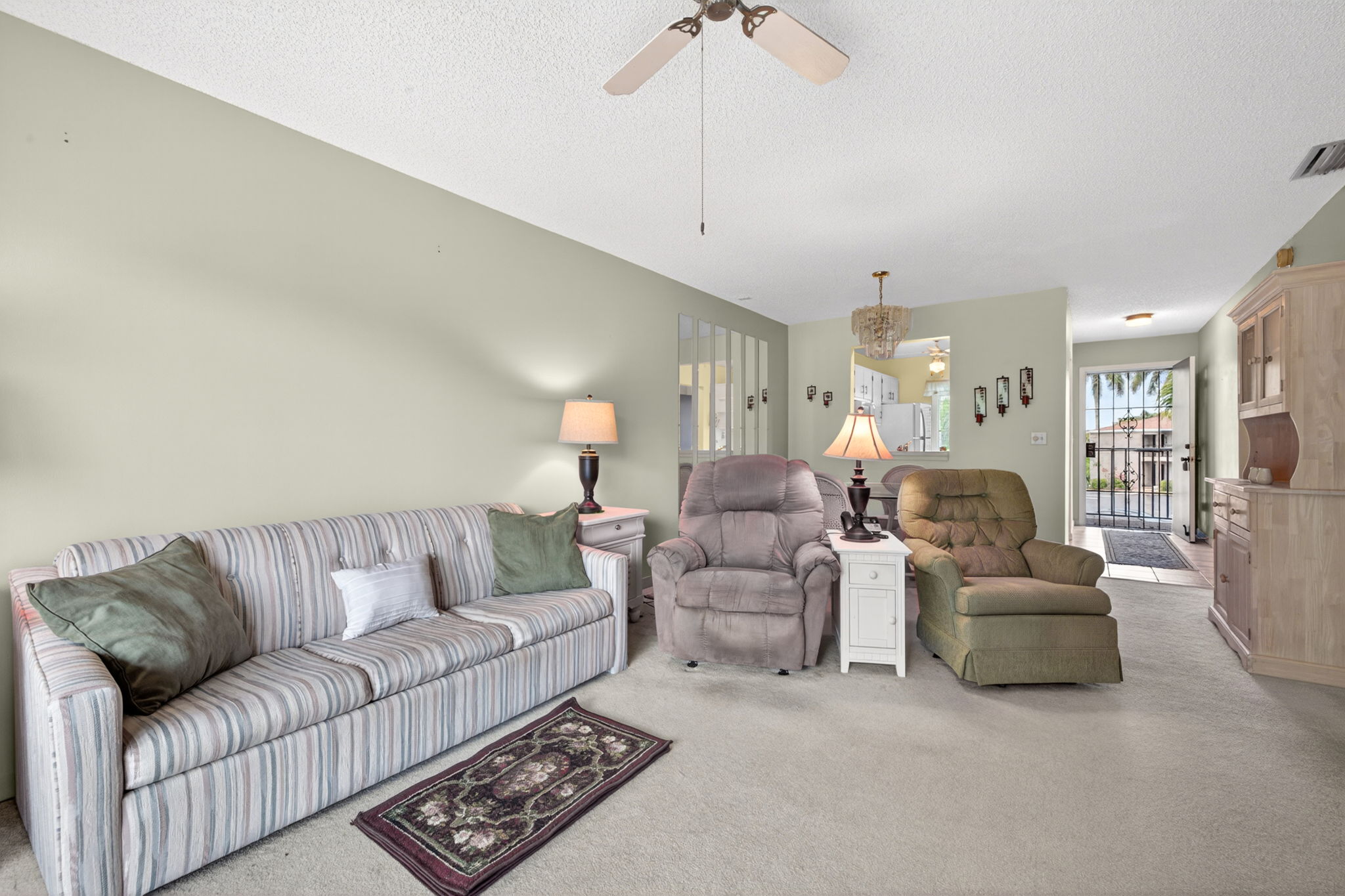 Living Room 3 of 4
