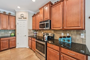 Falcon Lair Dr-S3007-014.jpg
