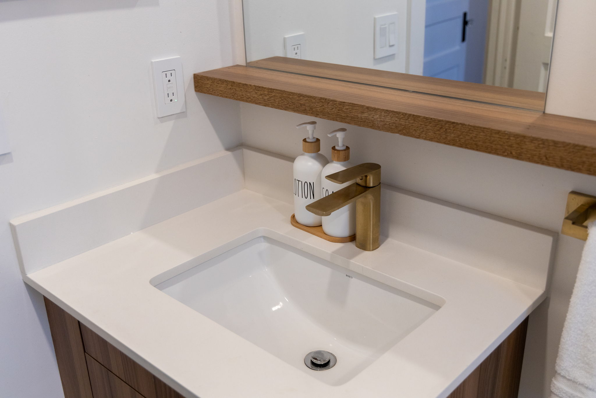 Toronto property showcase — delivered property photograph 34