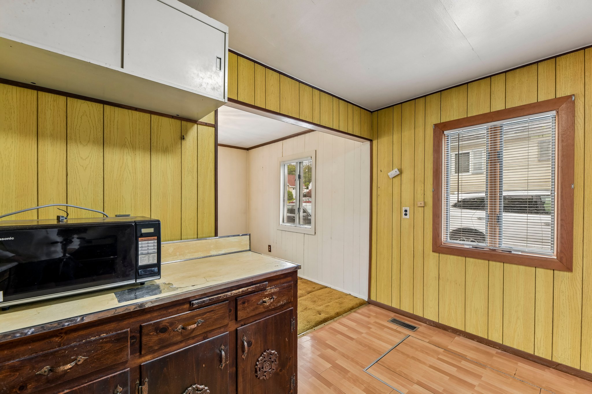 E 20th St-S1710-013.jpg