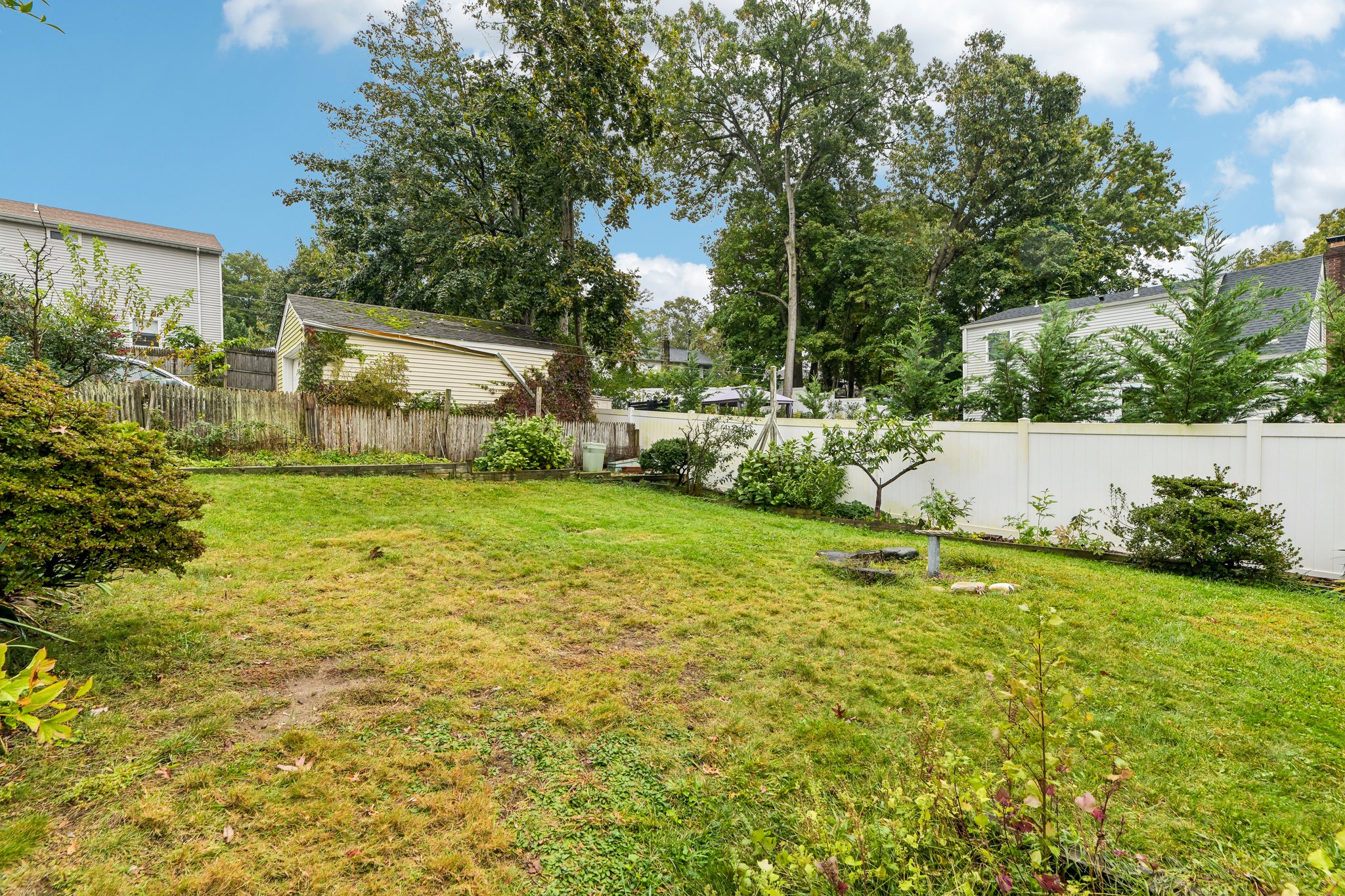 E 20th St-S1710-023.jpg