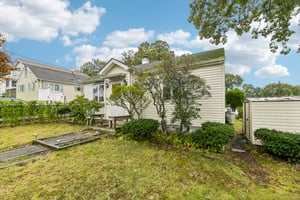 E 20th St-S1710-002.jpg