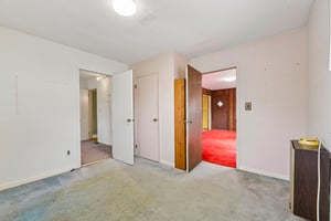 E 20th St-S1710-015.jpg