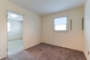 E 20th St-S1710-016.jpg