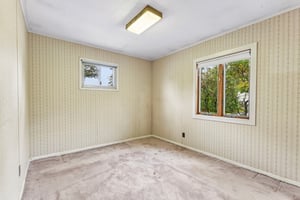 E 20th St-S1710-018.jpg