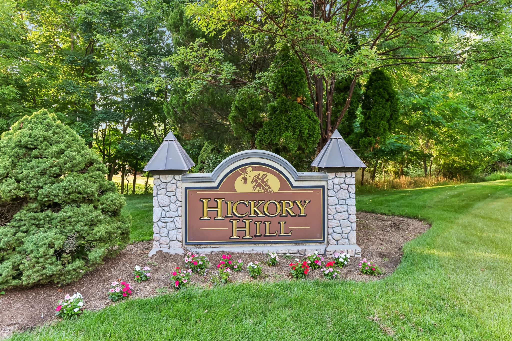 Hickory Hill Blvd 2001-S0207-008.jpg