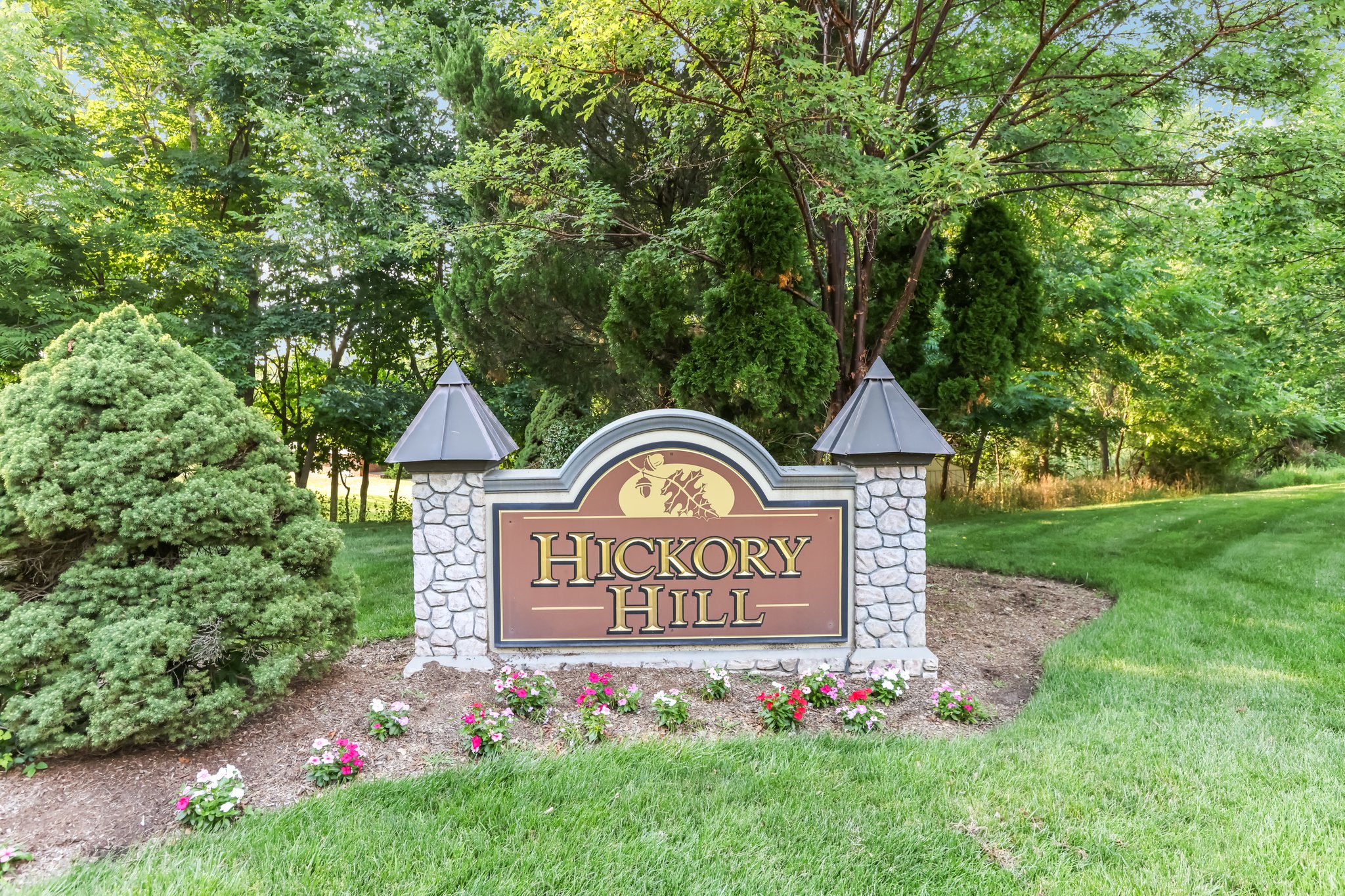 Hickory Hill Blvd 2001-S0207-009.jpg