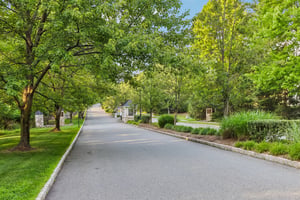 Hickory Hill Blvd 2001-S0207-007.jpg