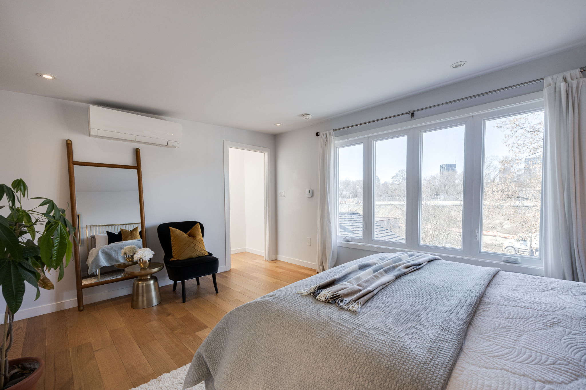 Toronto property showcase — delivered property photograph 35