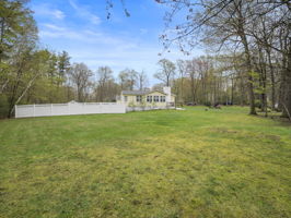 62 Old Chester Rd Derry NH 44