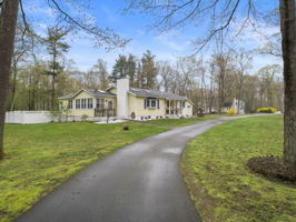 62 Old Chester Rd Derry NH 45