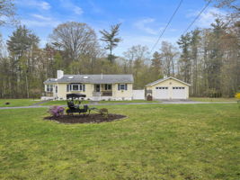62 Old Chester Rd Derry NH 46