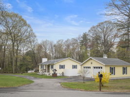 62 Old Chester Rd Derry NH 48