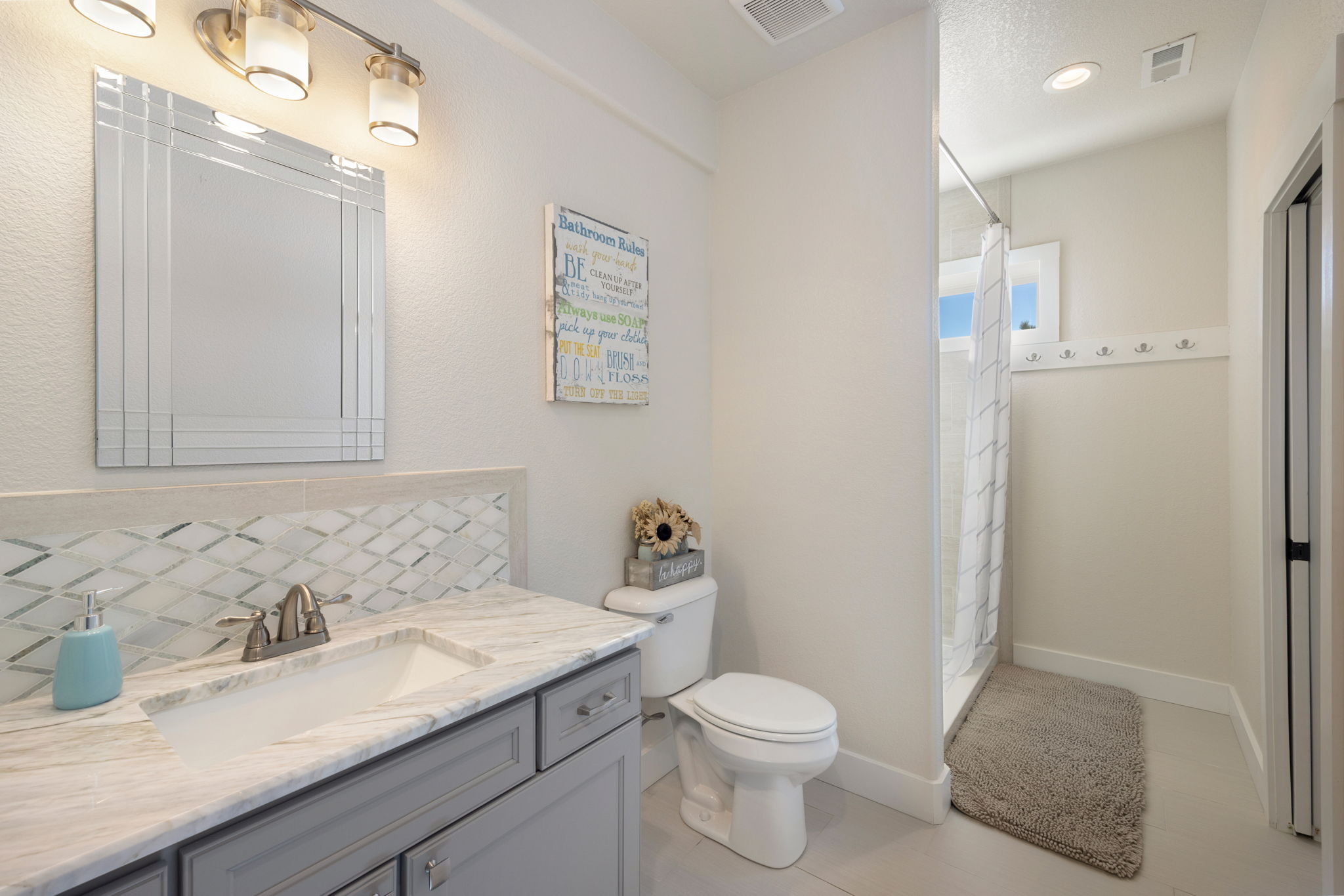 Bathroom (Walk-Out Basement)